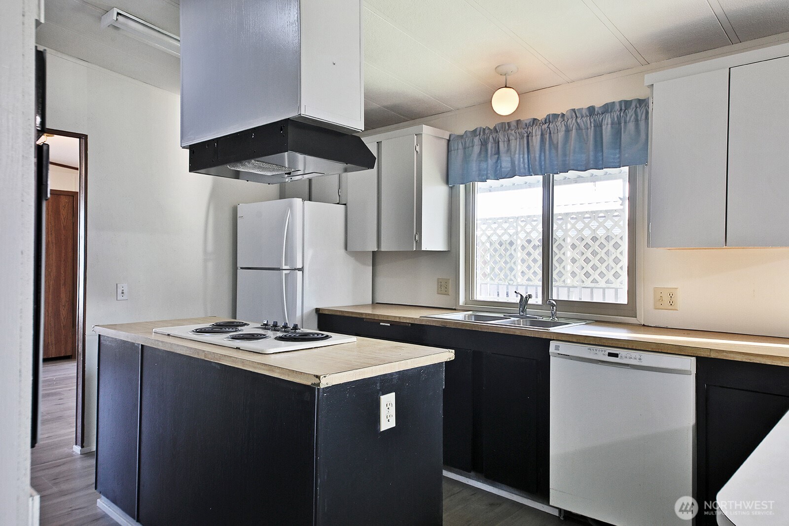 225 NE Ernst Street 85