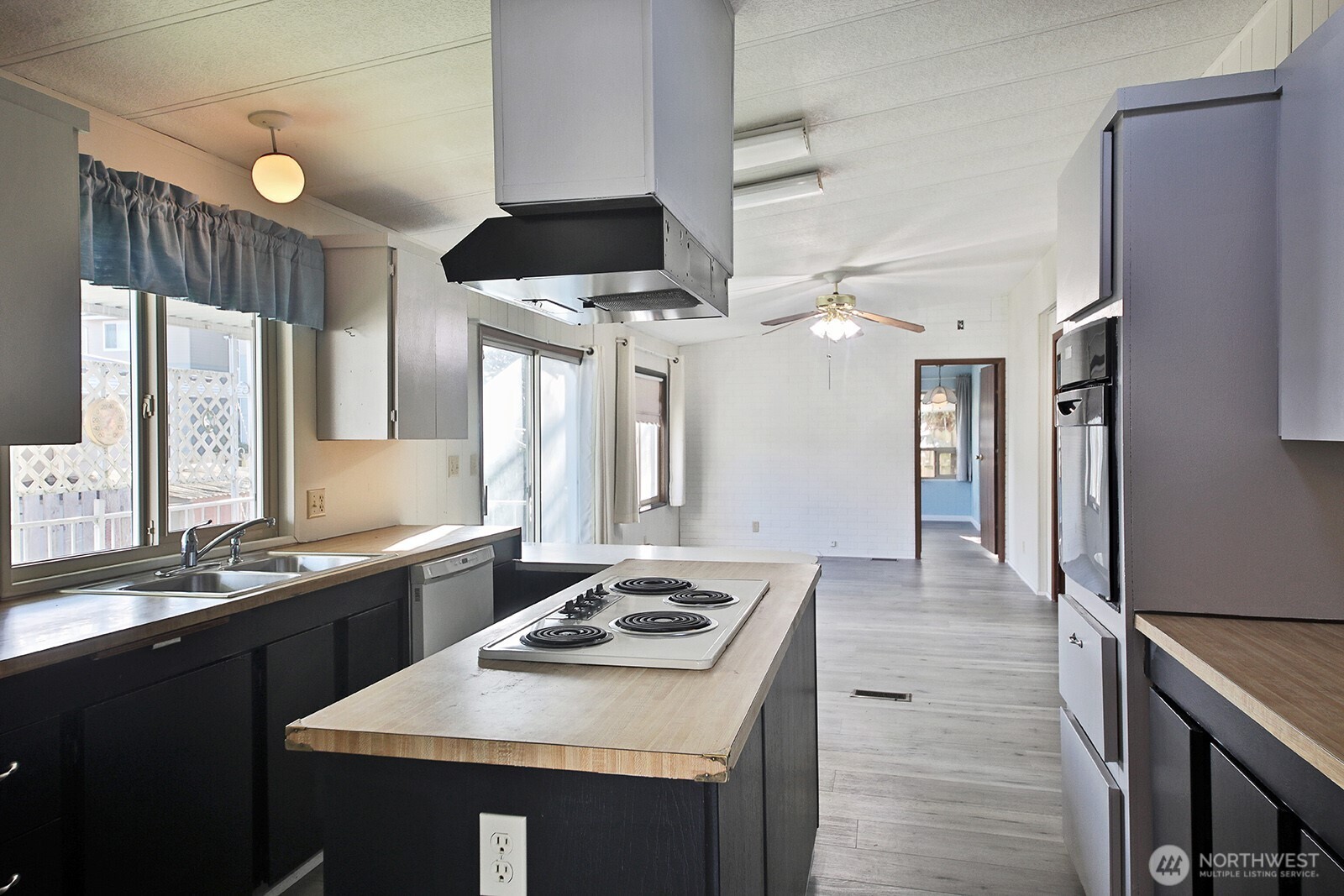 225 NE Ernst Street 85