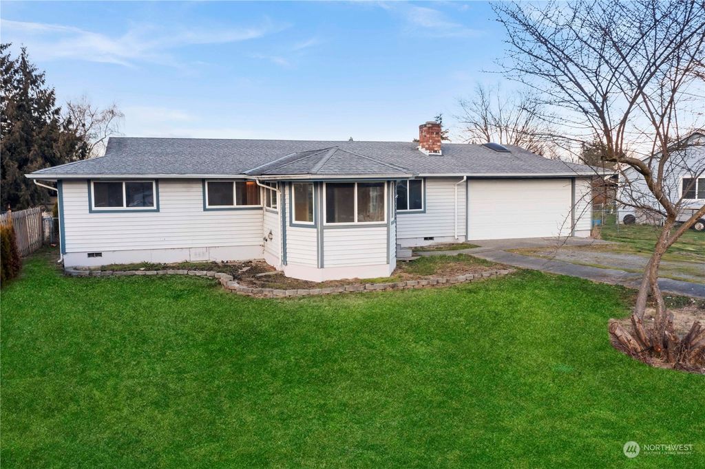 Photo of 321 4th Avenue S, Algona, WA 98001 (MLS # 2040428)