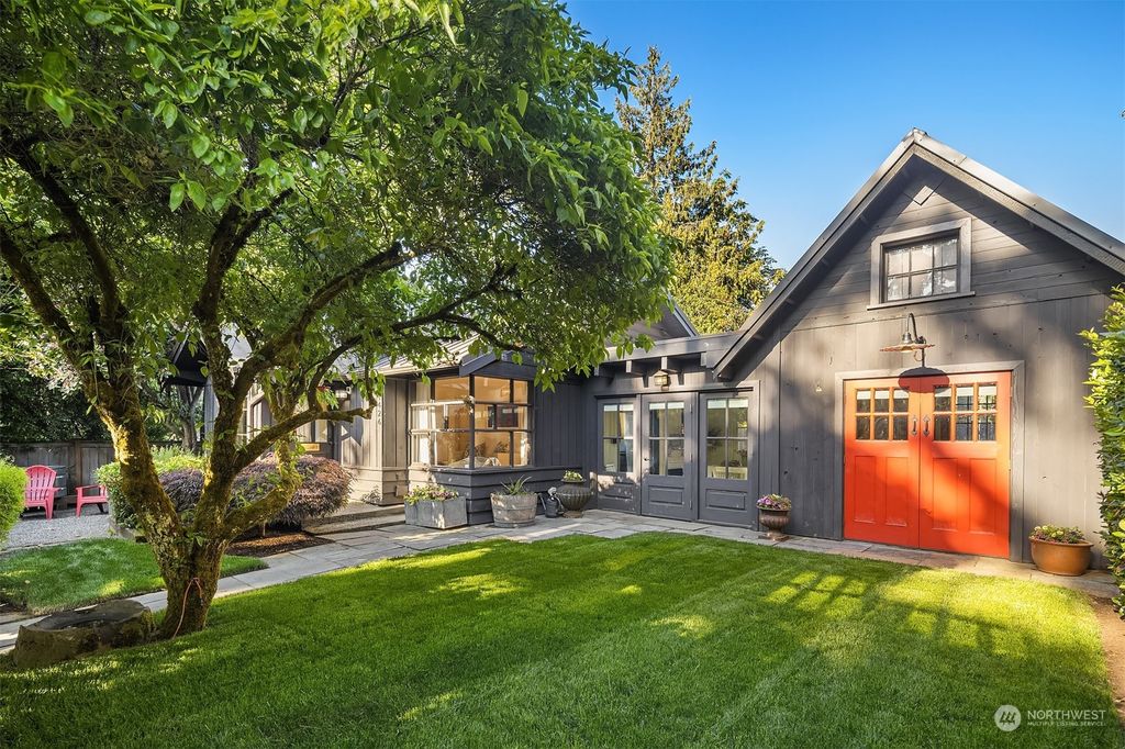 Photo of 1426 37th Avenue E, Seattle, WA 98112 (MLS # 2078227)