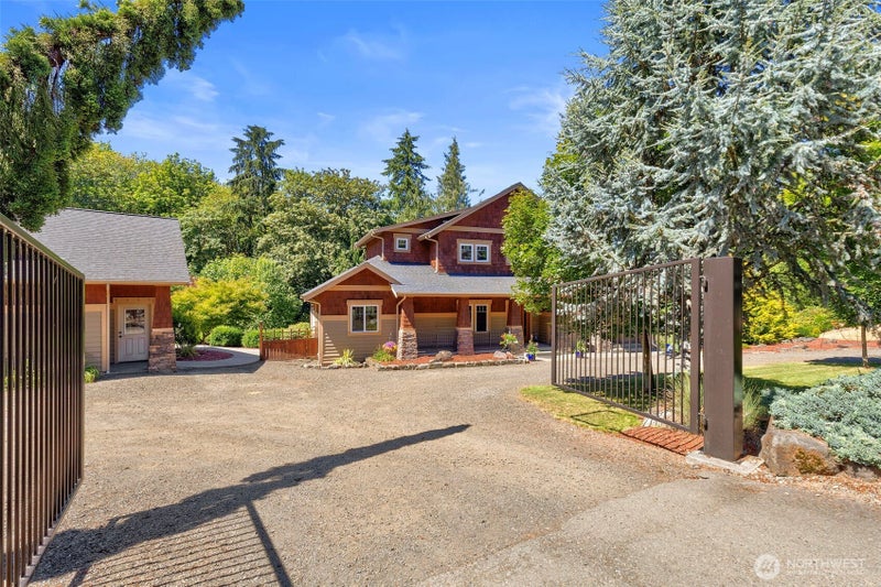 1956 NE Trail Way