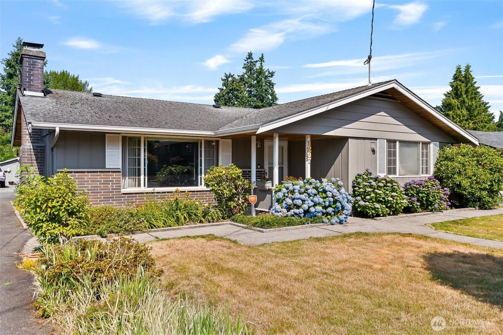 Photo of 1287 Beach Avenue, Marysville, WA 98270 (MLS # 2398201)