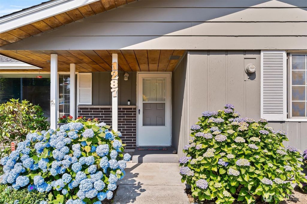 Photo of 1287 Beach Avenue, Marysville, WA 98270 (MLS # 2398201)