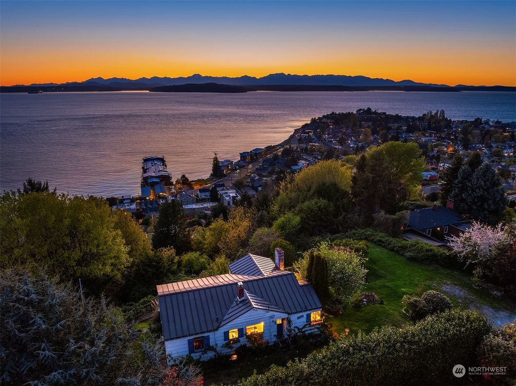 Photo of 5763 SW Orleans Street, Seattle, WA 98116 (MLS # 2231405)