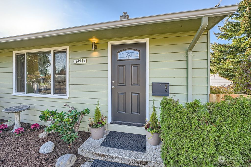 Photo of 8513 39th Avenue SW, Seattle, WA 98136 (MLS # 2305698)