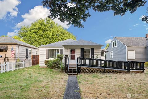 Photo of 1310 8th Avenue, Longview, WA 98632 (MLS # 2416590)