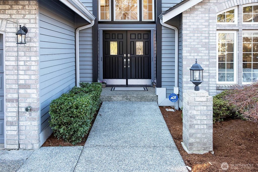 Photo of 3411 241st Avenue SE, Sammamish, WA 98029 (MLS # 2332316)