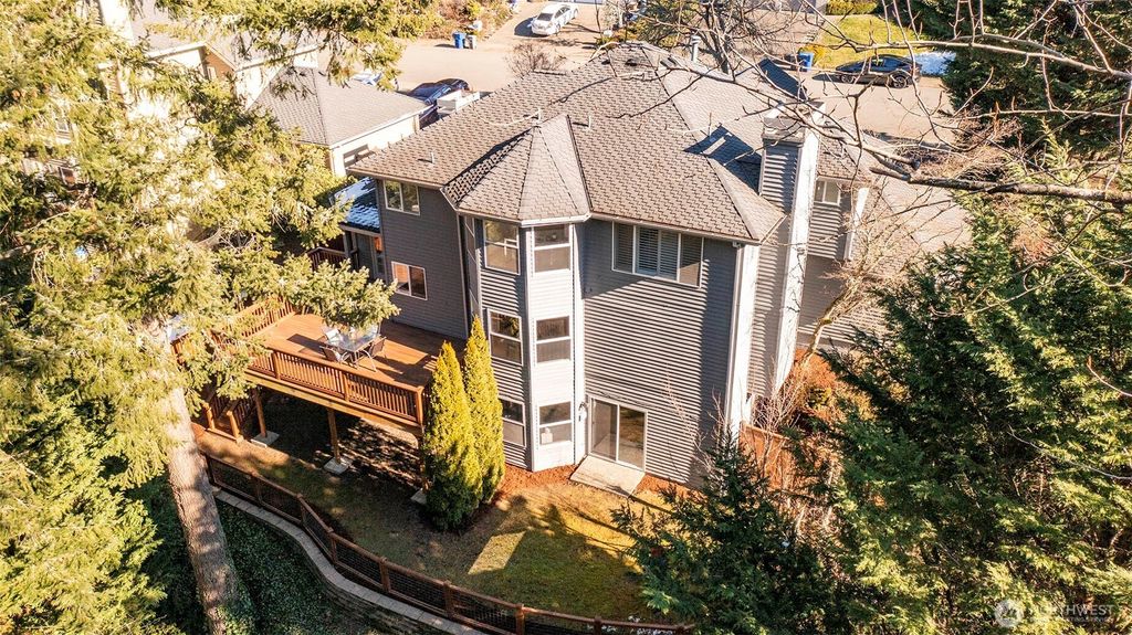 Photo of 3411 241st Avenue SE, Sammamish, WA 98029 (MLS # 2332316)