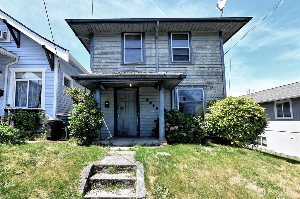 Photo of 3016 Gedney Street, Everett, WA 98201 (MLS # 2388725)