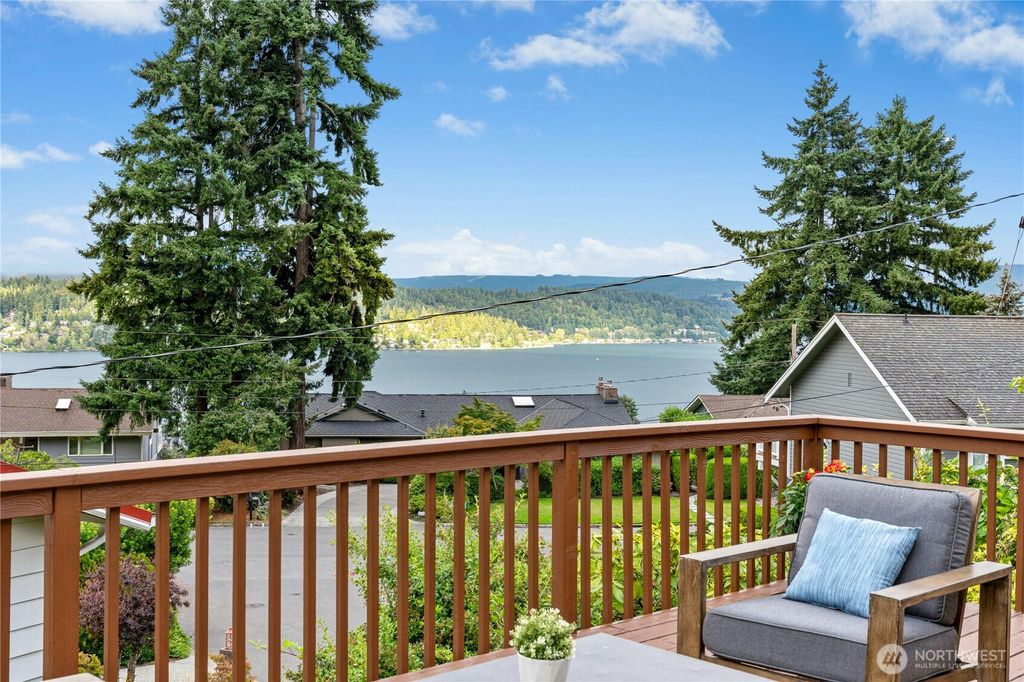 Photo of 16654 SE 26th Place, Bellevue, WA 98008 (MLS # 2406097)