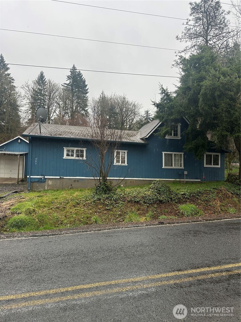 Photo of 101 Walter Road, Winlock, WA 98596 (MLS # 2483183)