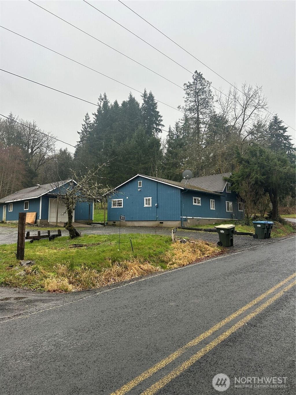 Photo of 101 Walter Road, Winlock, WA 98596 (MLS # 2483183)