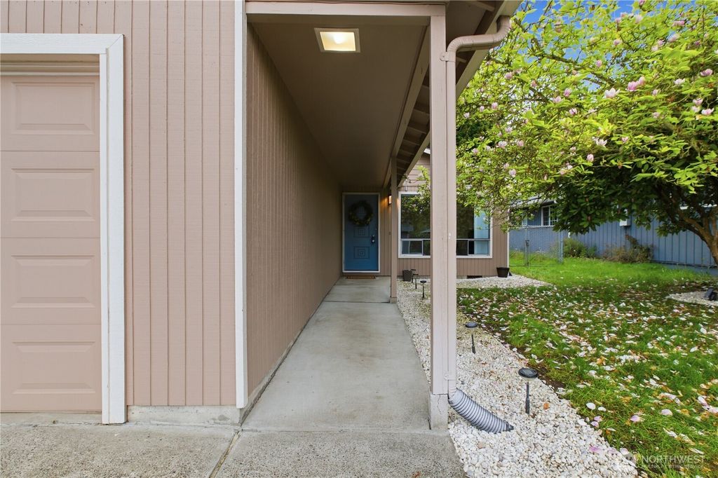 Photo of 13033 31st Ave AVE NE, Seattle, WA 98125 (MLS # 2517136)