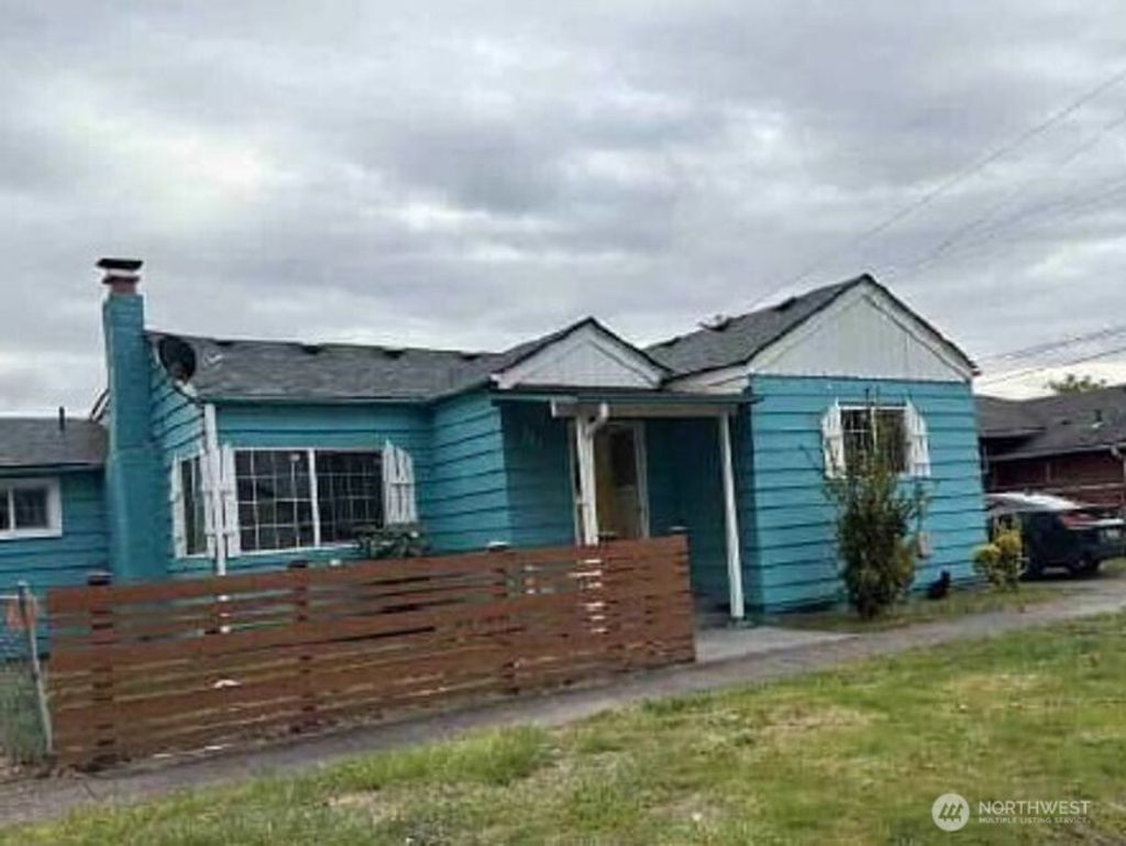 Photo of 504 S 5th Avenue, Kelso, WA 98626 (MLS # 2468467)