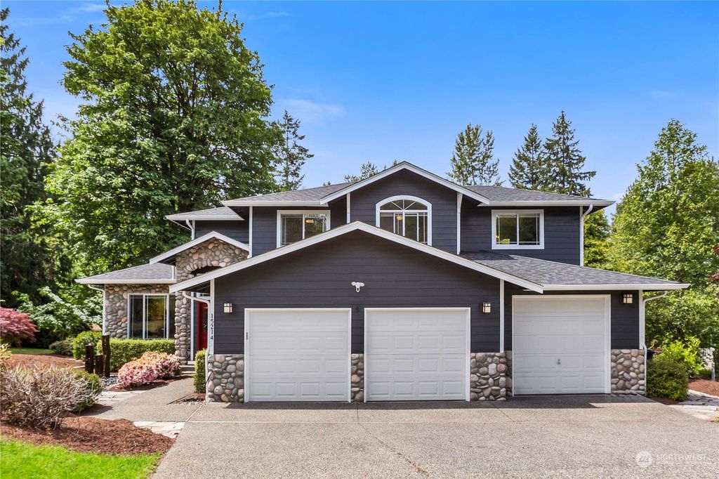 Photo of 15214 238th Place SE, Snohomish, WA 98296 (MLS # 2154198)