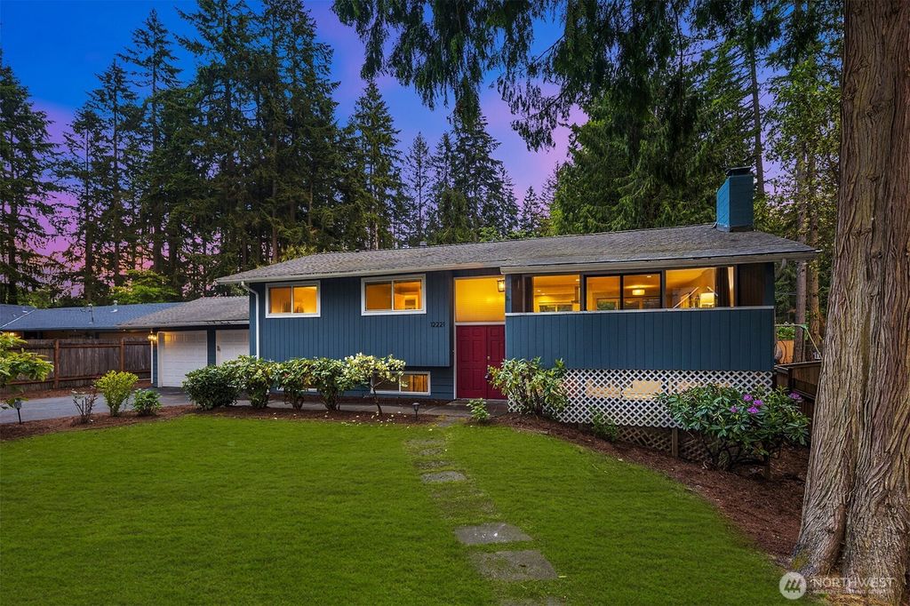 Photo of 12221 NE 61st Street, Kirkland, WA 98033 (MLS # 2377735)