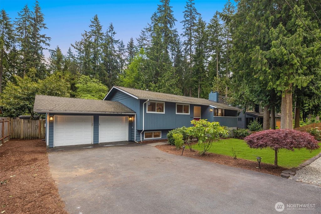 Photo of 12221 NE 61st Street, Kirkland, WA 98033 (MLS # 2377735)