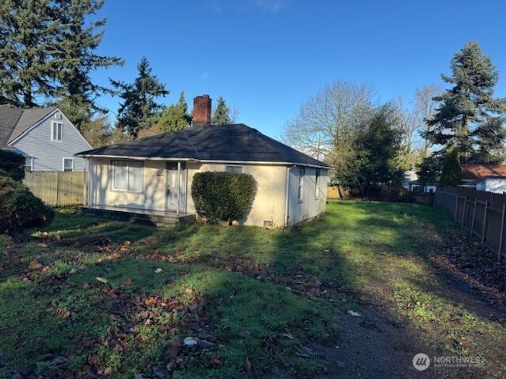 Photo of 7464 S 118th Place, Seattle, WA 98178 (MLS # 2458825)