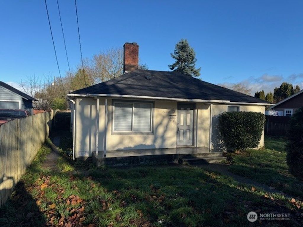 Photo of 7464 S 118th Place, Seattle, WA 98178 (MLS # 2458825)