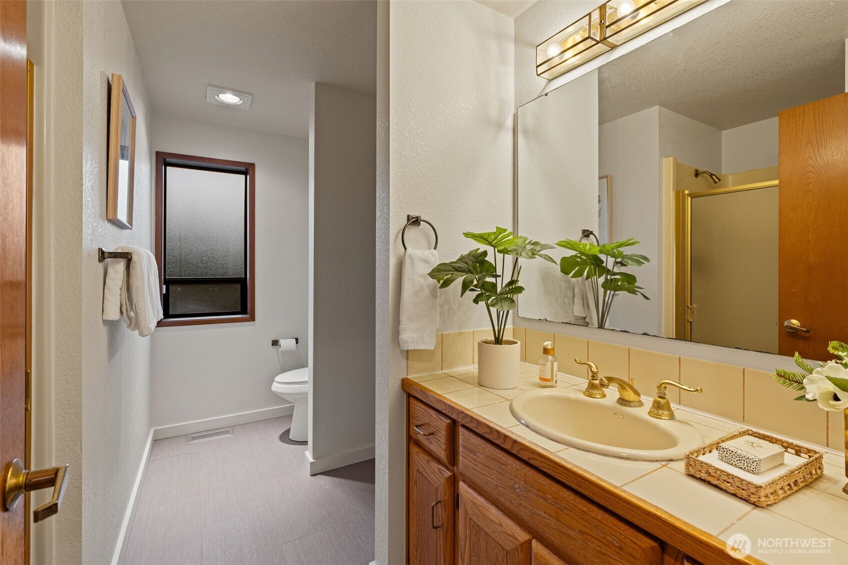 6008 Indian Trail NE