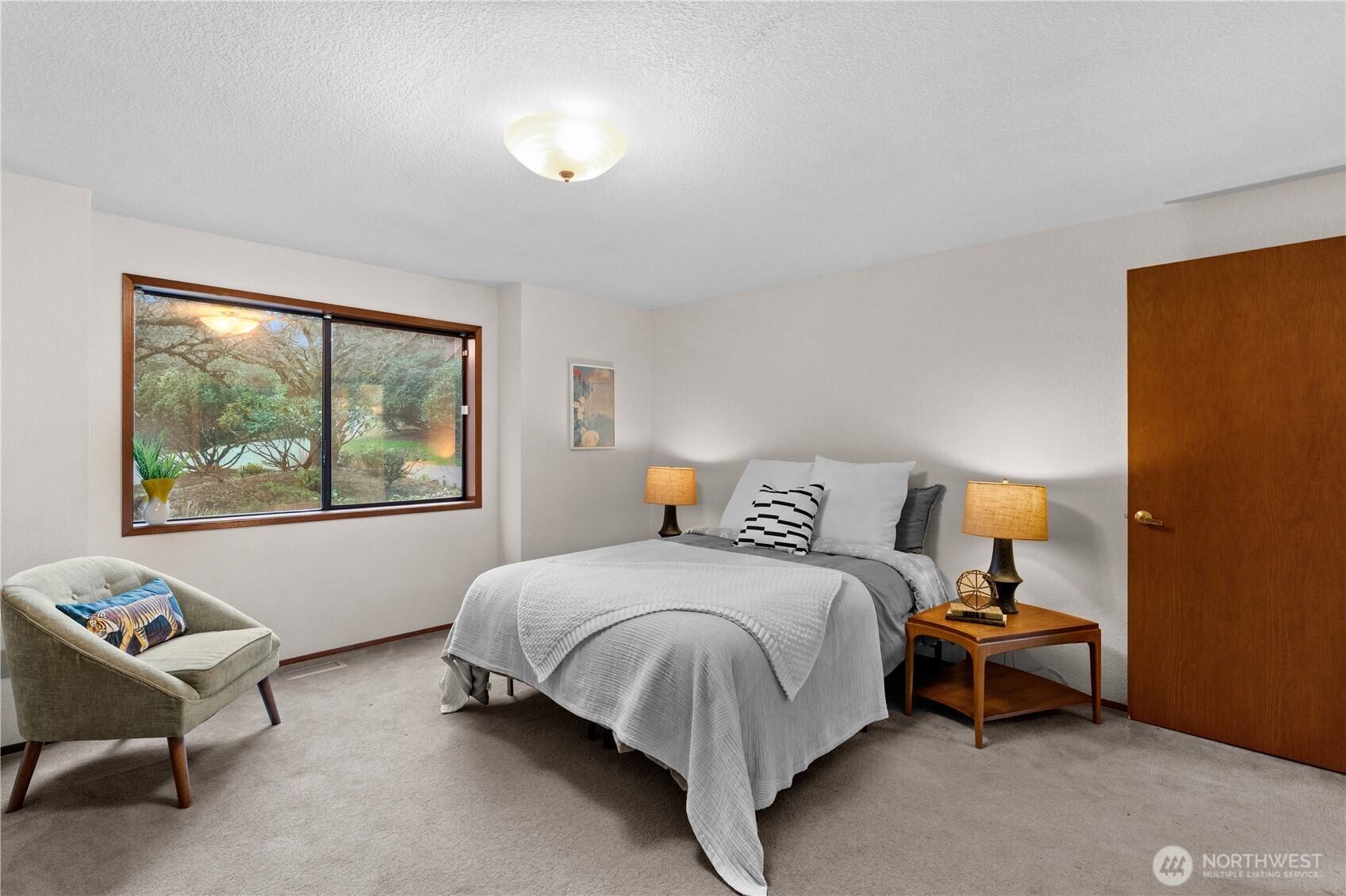 6008 Indian Trail NE