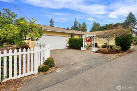 Photo of 20224 Greenwood ave N AVE, Shoreline, WA 98133 (MLS # 2571533)