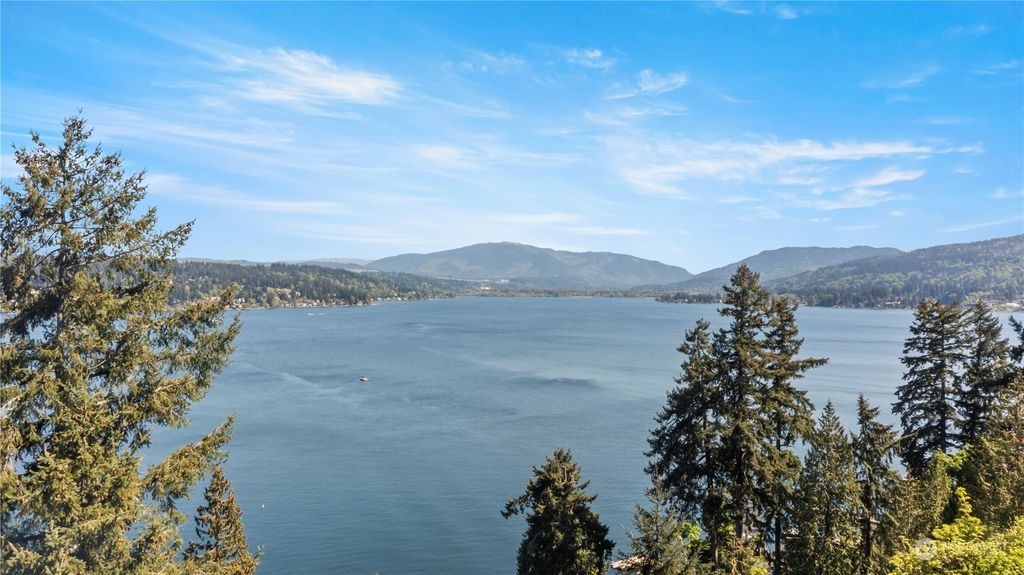 Photo of 1607 W Lake Sammamish Parkway SE, Bellevue, WA 98008 (MLS # 2041698)