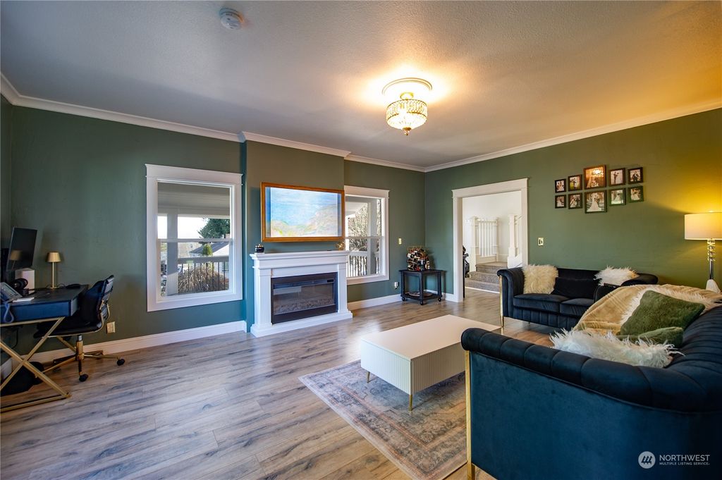 Photo of 4810 S 3rd Ave Ave, Everett, WA 98203 (MLS # 2321498)