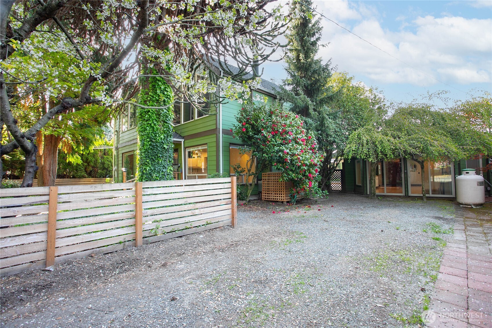 1100 Greenleaf Avenue