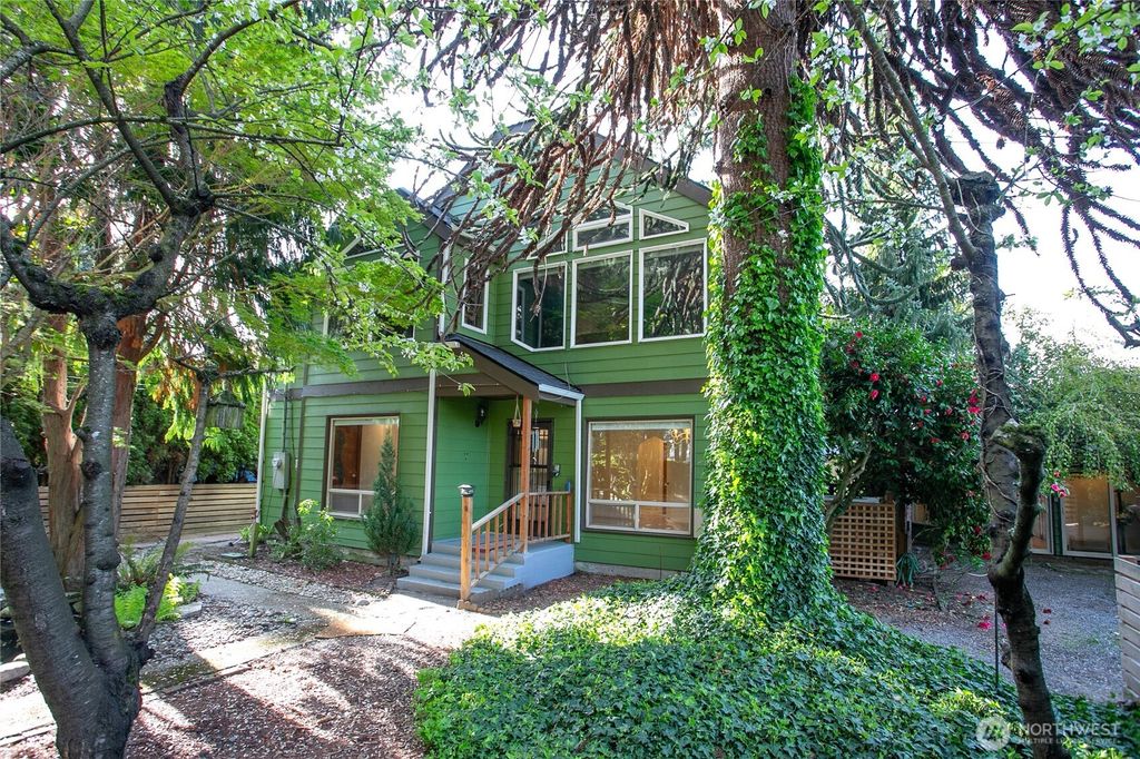 Photo of 1100 Greenleaf Avenue, Burlington, WA 98233 (MLS # 2510347)
