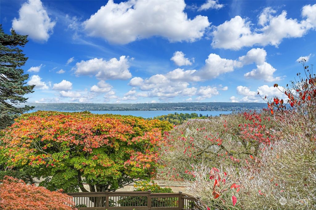 Photo of 6519 50th Avenue NE, Seattle, WA 98115 (MLS # 2172741)