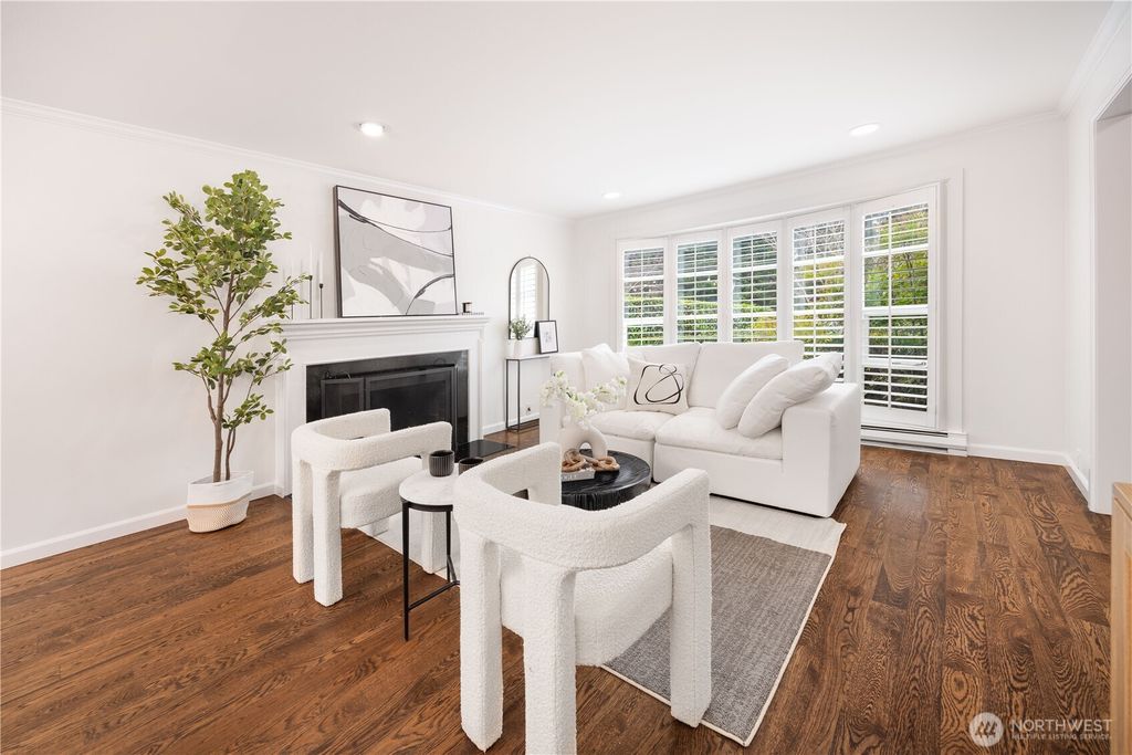 Photo of 1420 Bellevue Way SE #15, Bellevue, WA 98004 (MLS # 2340917)