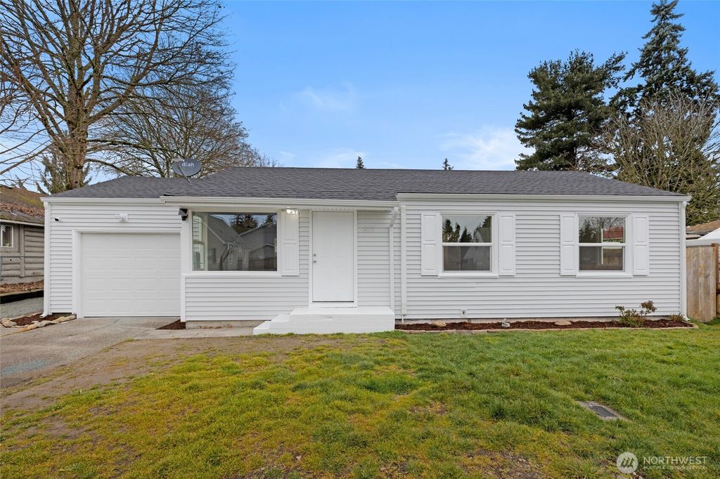 Photo of 817 114th Street S, Tacoma, WA 98444 (MLS # 2488745)