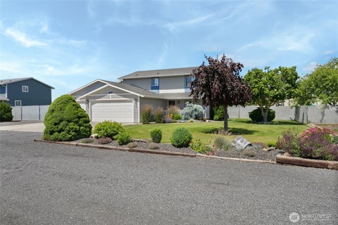 Photo of 7690 McDougal Avenue NE, Moses Lake, WA 98837 (MLS # 2539259)