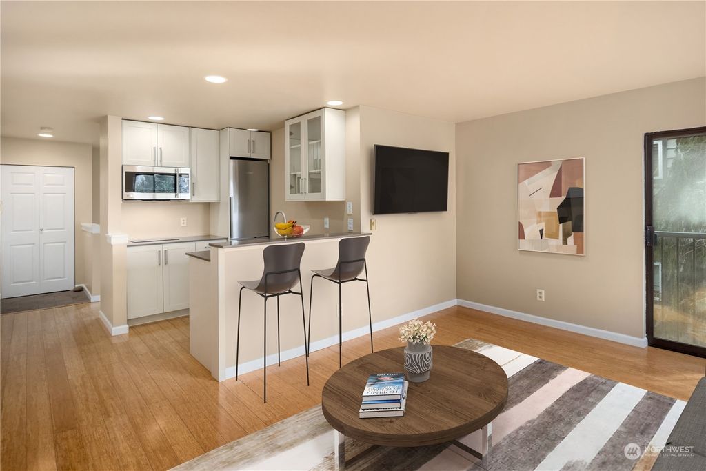 Photo of 1312 6th Avenue N #5, Seattle, WA 98109 (MLS # 2217992)