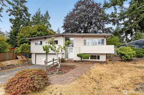 Photo of 609 168th Avenue NE, Bellevue, WA 98008 (MLS # 2573392)