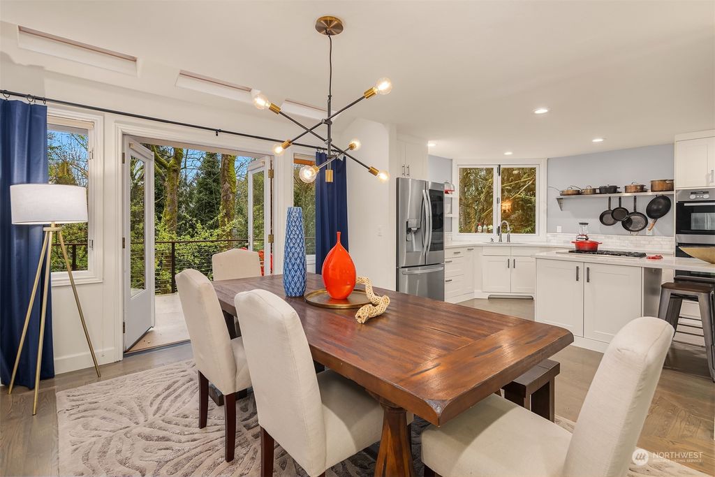 listing image 9369243375345347332