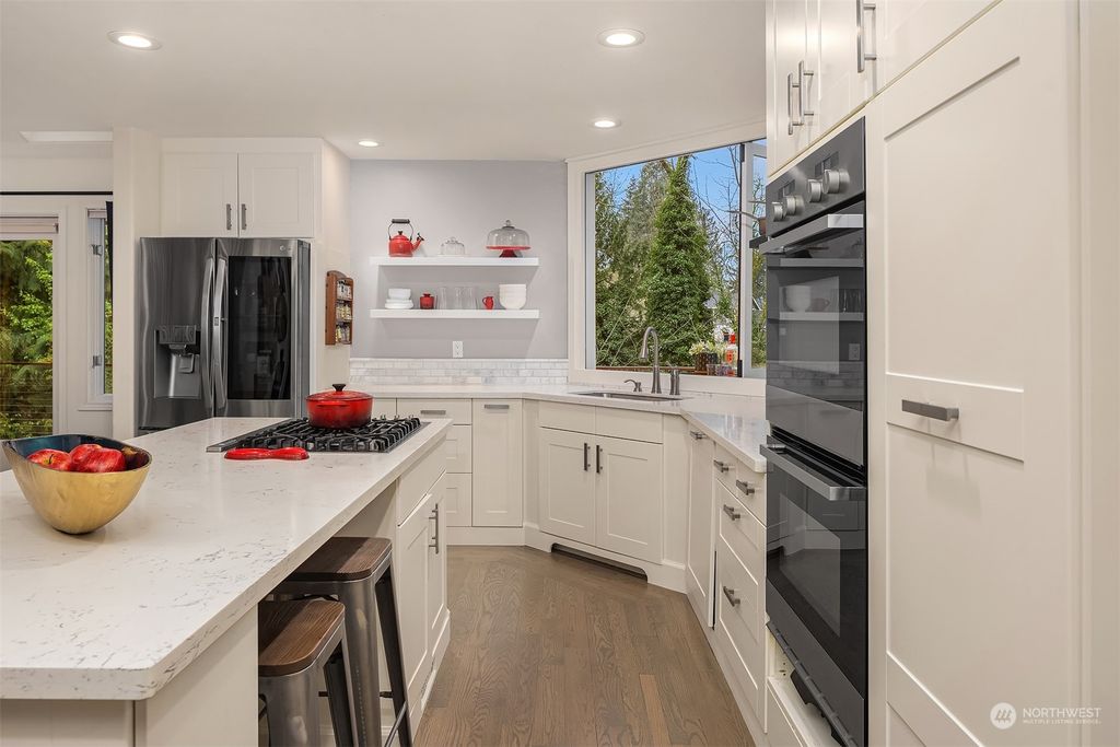 listing image 9366398756219557392