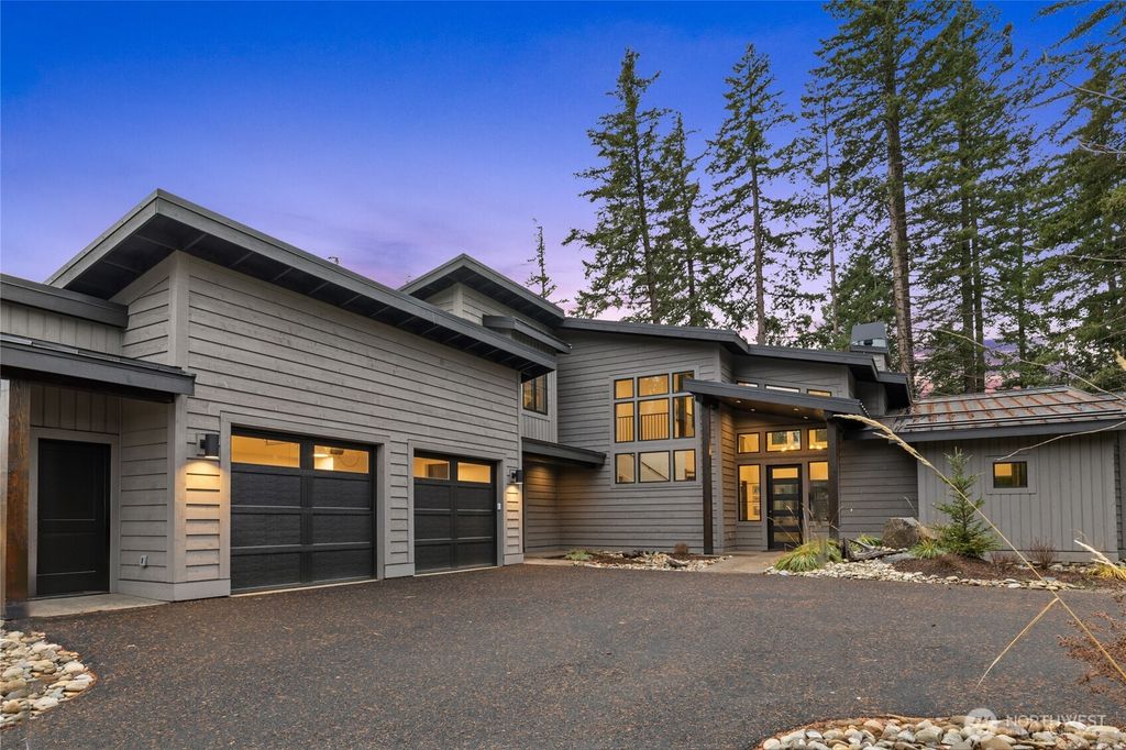 Photo of 1551 Kokanee Loop, Cle Elum, WA 98922 (MLS # 2460877)