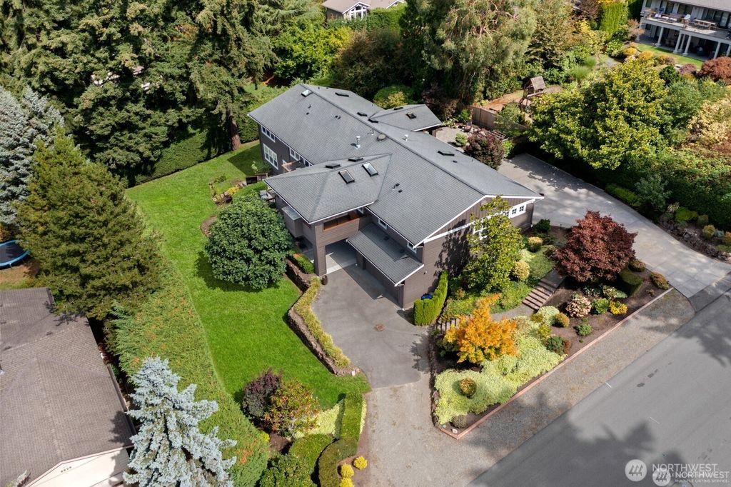 Photo of 9640 NE 32nd Street, Clyde Hill, WA 98004 (MLS # 2344616)