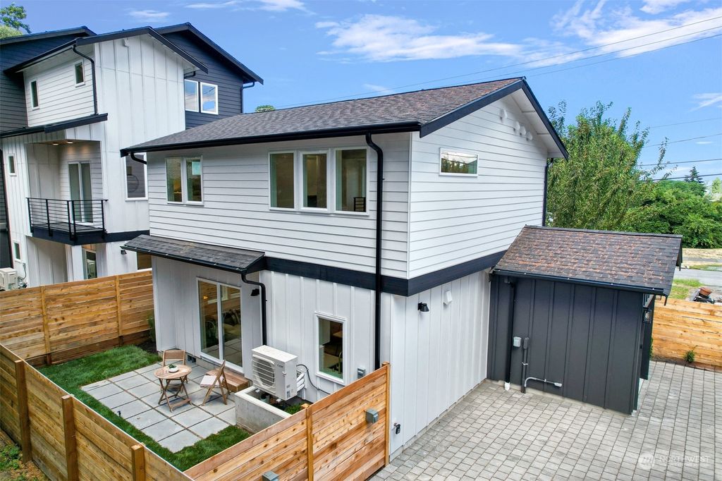 Photo of 1530 Martin Luther King Jr Way, Seattle, WA 98122 (MLS # 2271385)