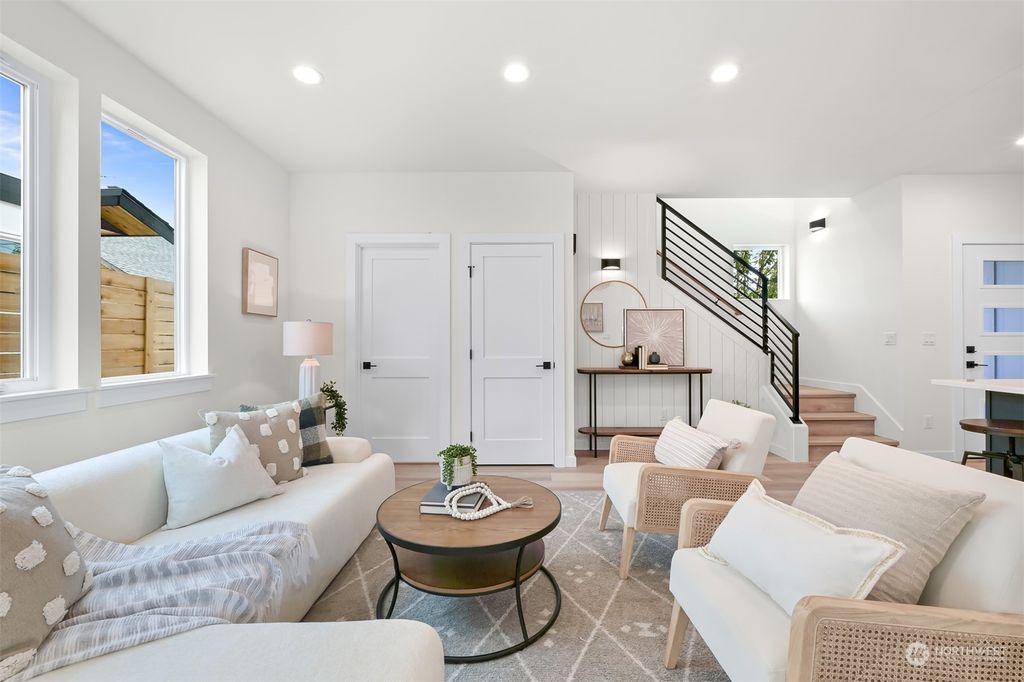 Photo of 1530 Martin Luther King Jr Way, Seattle, WA 98122 (MLS # 2271385)