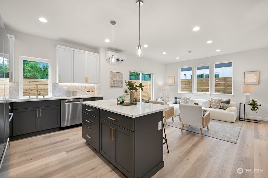 Photo of 1530 Martin Luther King Jr Way, Seattle, WA 98122 (MLS # 2271385)