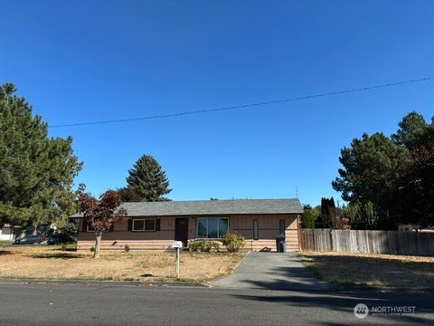 Photo of 701 S 5th Avenue, Othello, WA 99344 (MLS # 2591113)