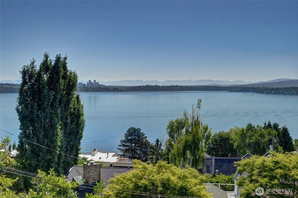 Photo of 607 38th Avenue, Seattle, WA 98122 (MLS # 2391511)