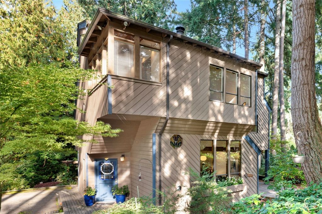 Photo of 16724 SE Newport Way Way, Bellevue, WA 98006 (MLS # 2168405)