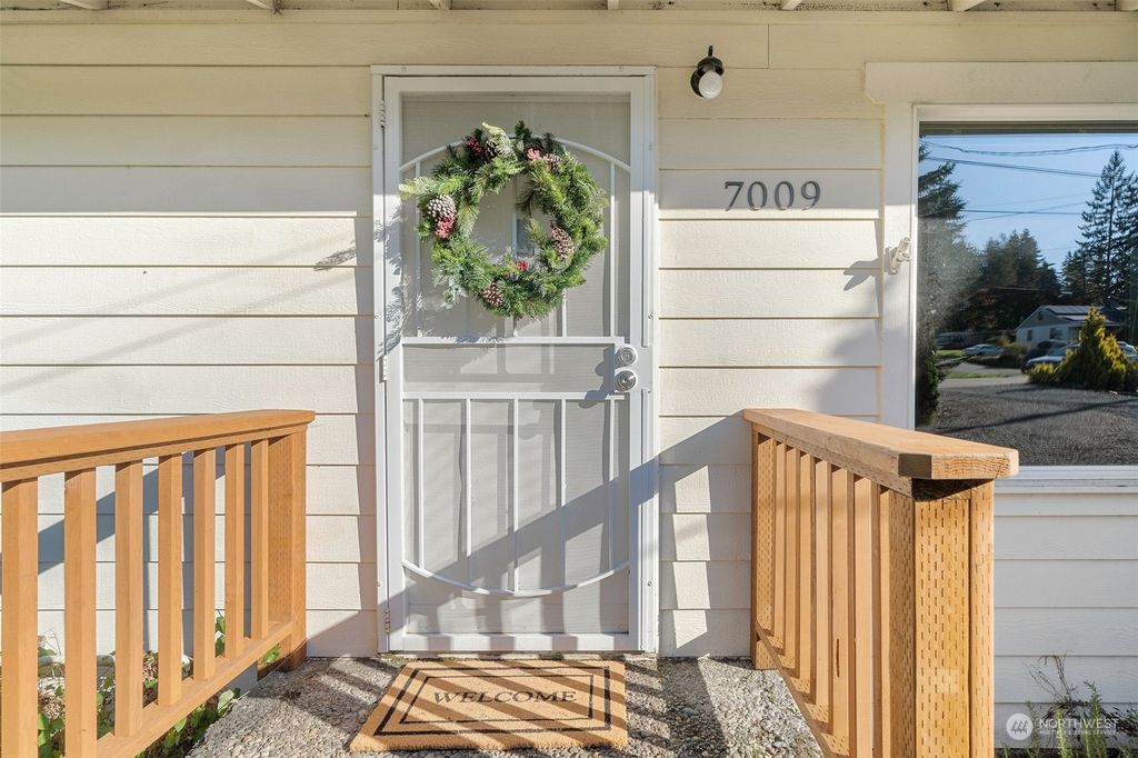 Photo of 7009 Beverly Boulevard, Everett, WA 98203 (MLS # 2175903)