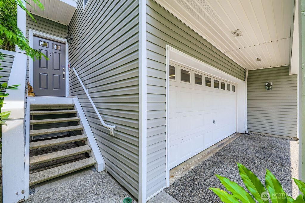 Photo of 23120 SE Black Nugget Road #D1, Issaquah, WA 98029 (MLS # 2397812)