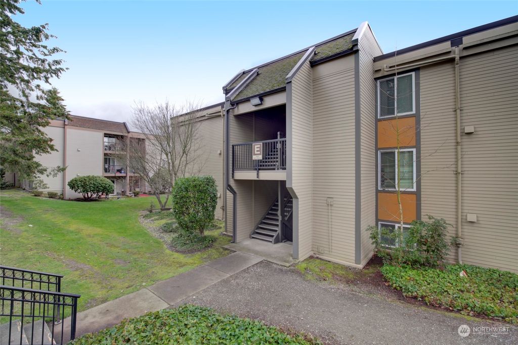 Photo of 14630 NE 32nd Street #E-19, Bellevue, WA 98007 (MLS # 2038091)