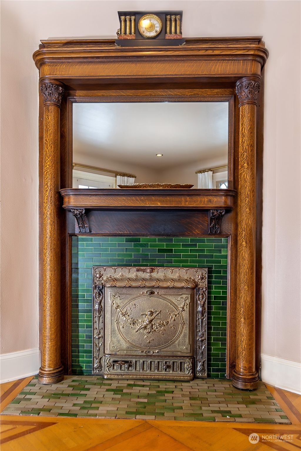 listing image 9361693497403695674